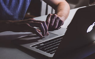 爱游戏电竞-转会市场热闹，多队展开激烈角逐，转会足球队是什么意思