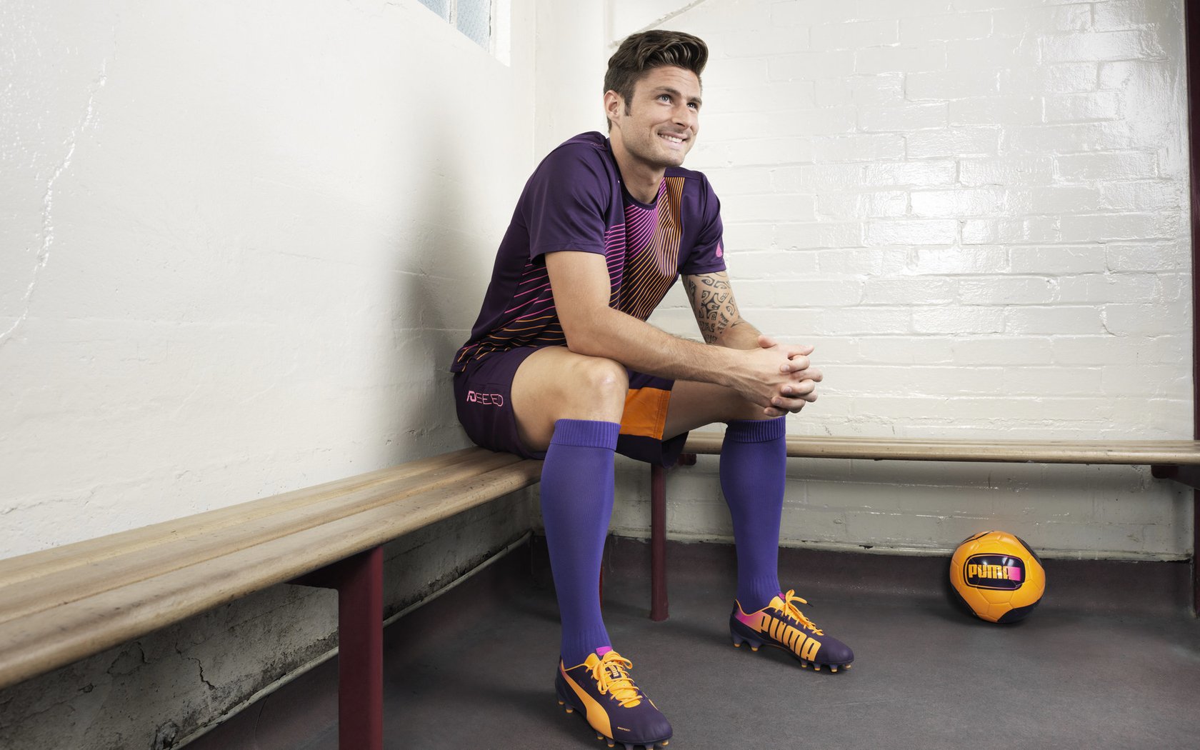 中后卫是否应更多参与前场定位球进攻,中后卫的站位