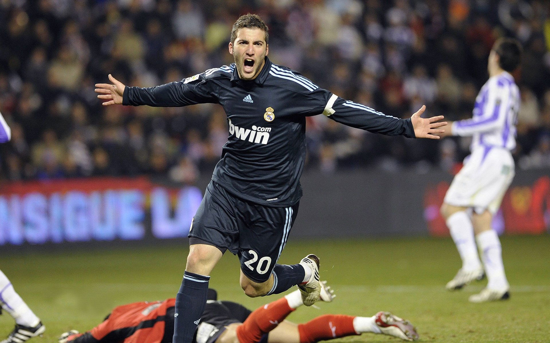 瓦伦西亚赢得关键战役,晋级下一轮,瓦伦西亚首发